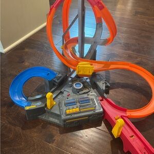 Hot Wheels race track